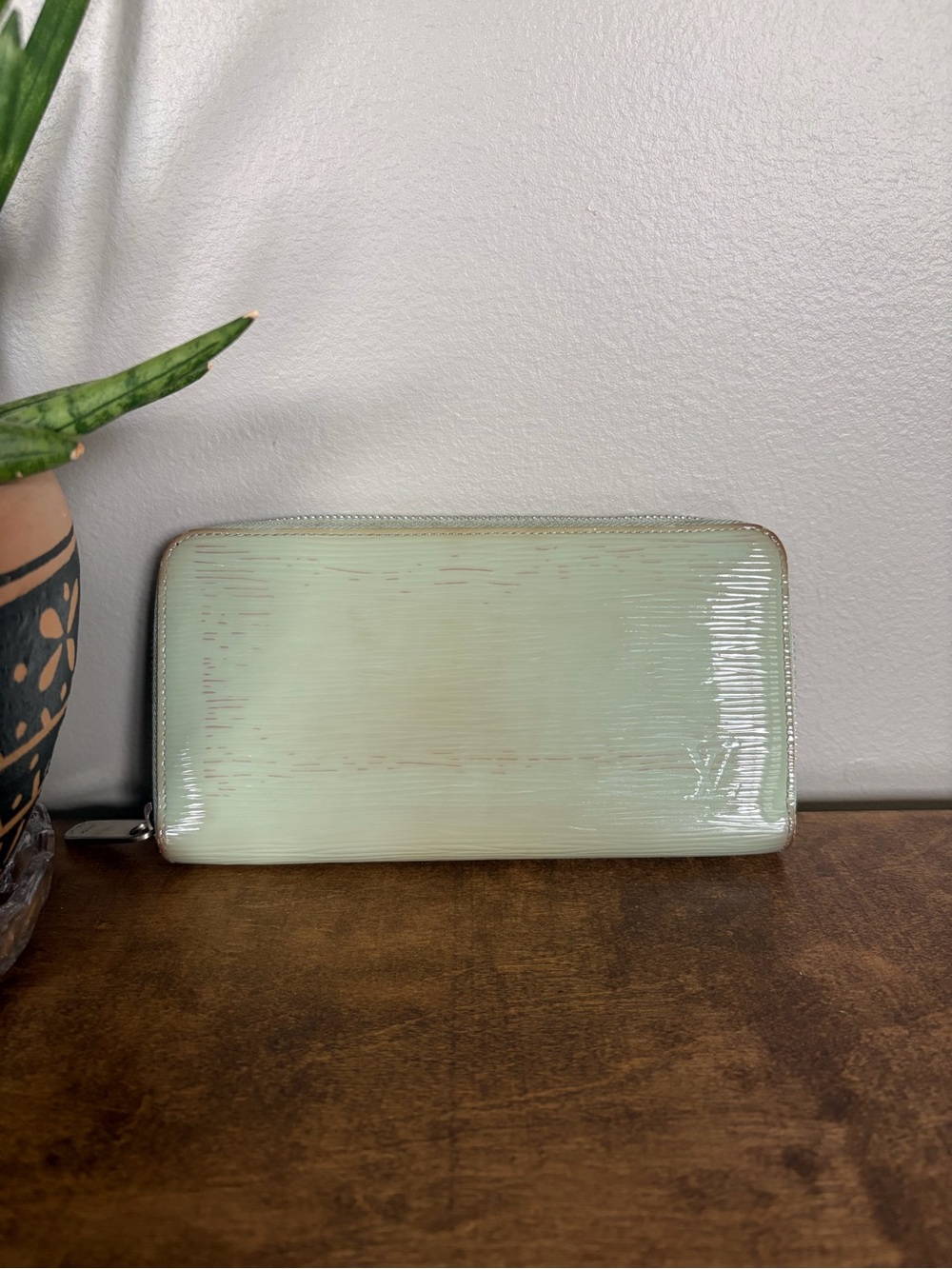 Authentic Louis Vuitton Mint Green Vernis Zippy Wallet